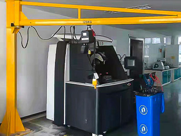 Kolonnas veida elektriskais rotējošais jib kranis