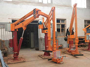 Rokas manipulators, kas izliek robotu