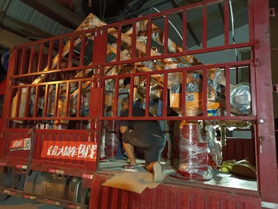 Divi manipulatori laistīšanai tiek ielādēti